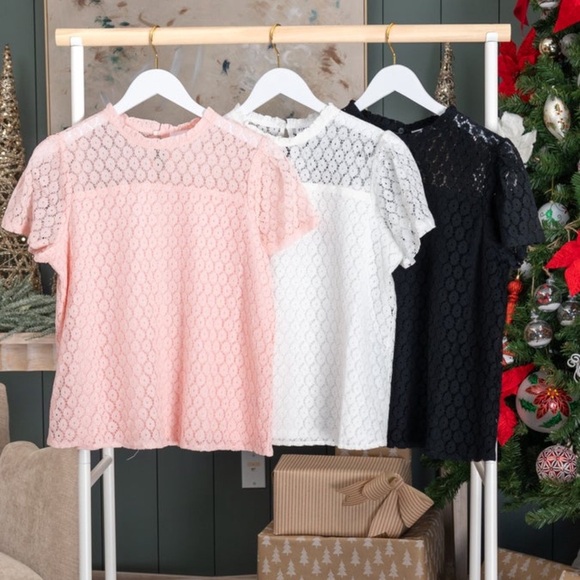 NWT Ruffled Neck Short Sleeved Lined Blouse - Picture 4 of 6